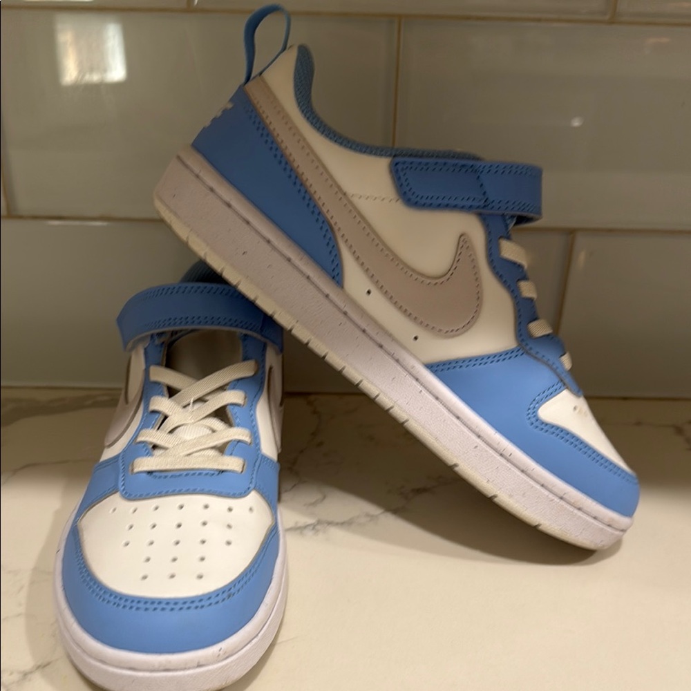 Nike Kids Sneakers in Light Blue and White